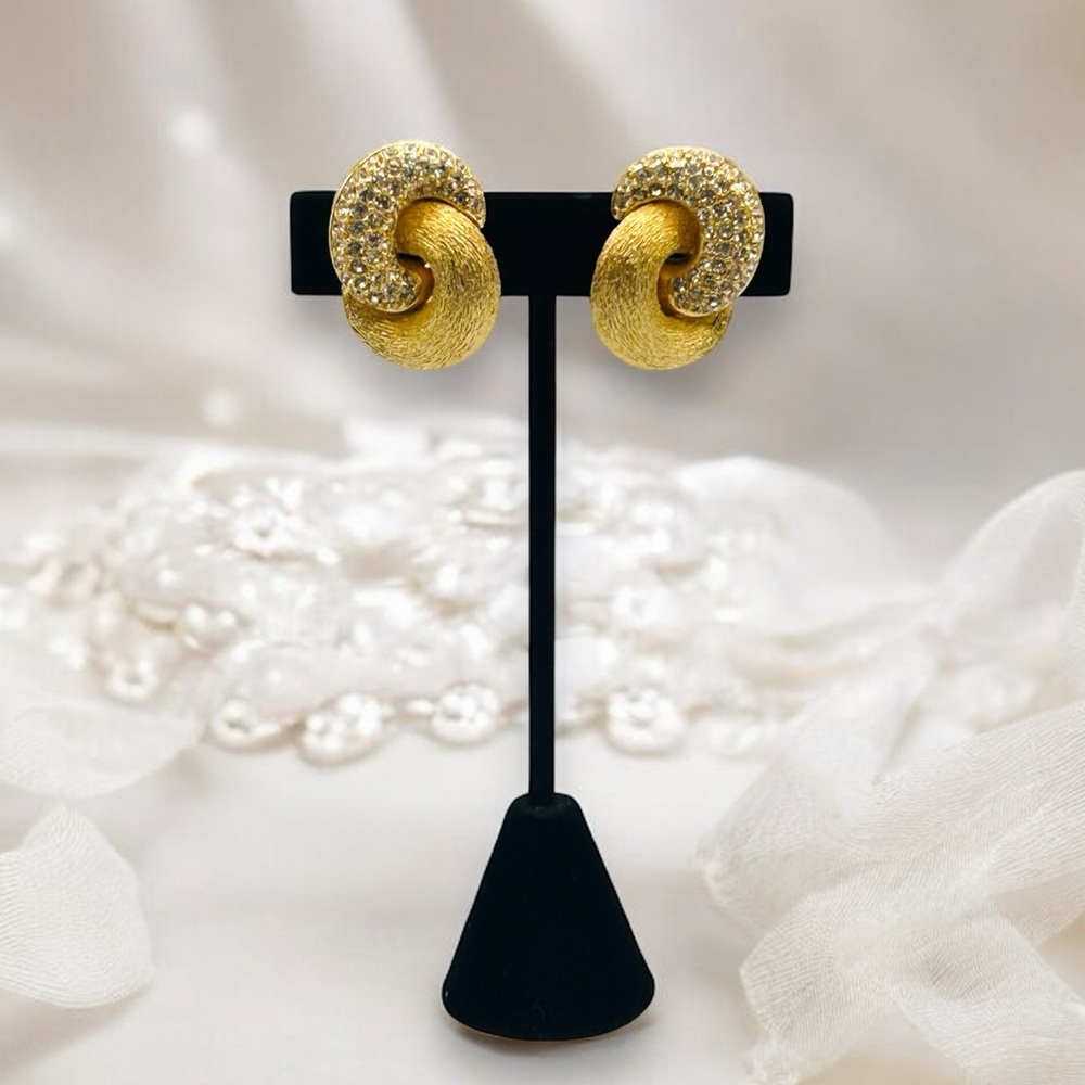 ⚜️Vintage CHRISTIAN DIOR Gold Tone Crystal Love Knot Clip-On Earrings 1980s - Picture 15 of 16